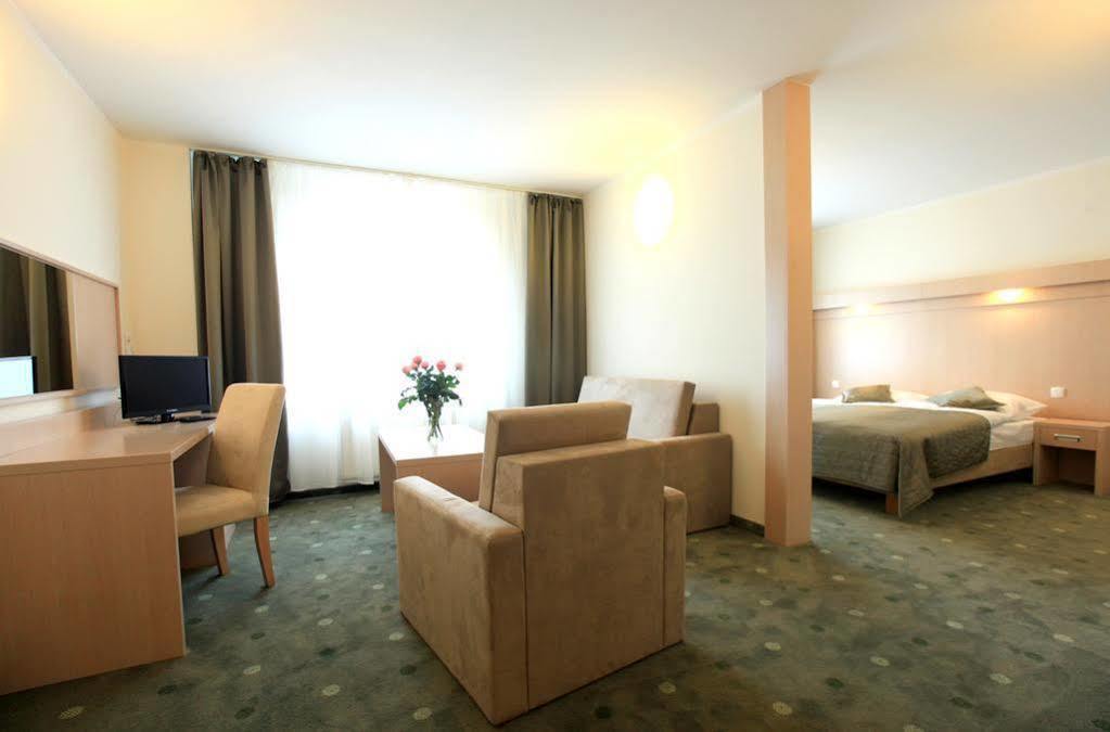 Hotel Cieplice Medi & Spa Jelenia Góra Exteriör bild